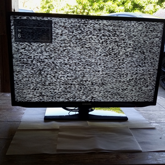 Television - Picture 2 of 3